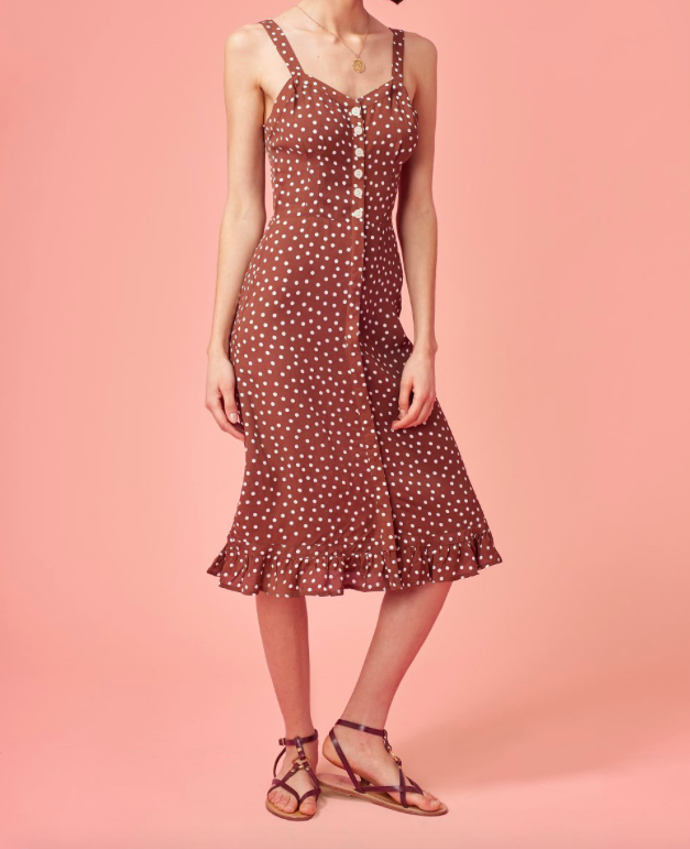 Rouje Paris

Pokud by si francouzské fashion girls měly vybrat jen jednu jedinou značku, s největší pravděpodobností by to byla právě tato. Navrhuje ji totiž jedna z nich, pařížanka Jeanne Damas. Pokud toužíte po puntíkovaných šatech ve francouzském stylu, pak se rozhodně podívejte na jejich eshop.

Rouje Paris, 4250 Kč

 
