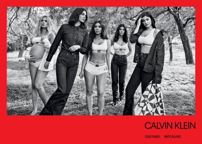 Calvin Klein Underwear

Modelky: Khloe Kardashian, Kendall Jenner, Kim Kardashian West, Kourtney Kardashian, and Kylie Jenner

Fotograf: Willy Vanderperre
