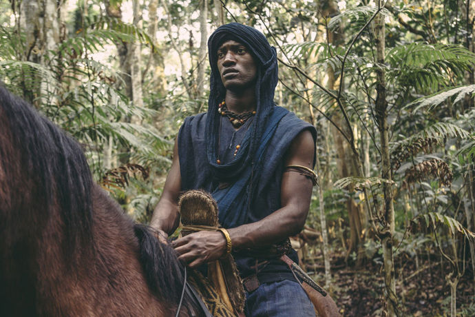 Roots

Remake seriálu Roots ze sedmdesátých let se kanálu History je podle nás excelentní. Na obrazovkách už dlouho nebylo něco tolik naléhavého. Příběh několika generací otroků a otrokářů vás naštve, dojme a na konci budete zoufalí z toho, že tohle všechno (nebo něco hodně podobného) se opravdu stalo.
