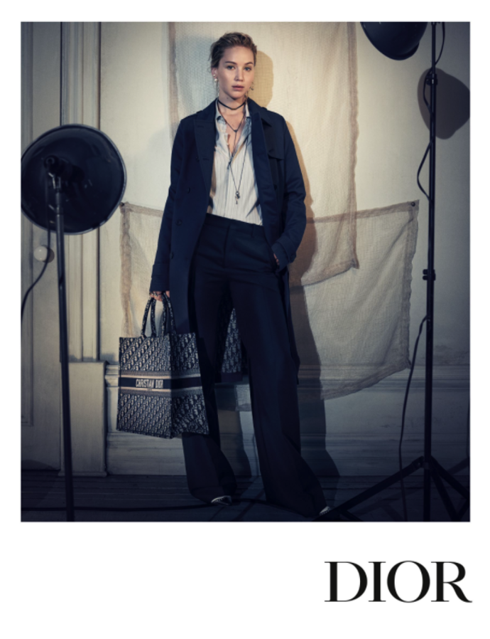 Dior

Modelka: Jennifer Lawrence

Fotograf: Brigitte Lacombe
