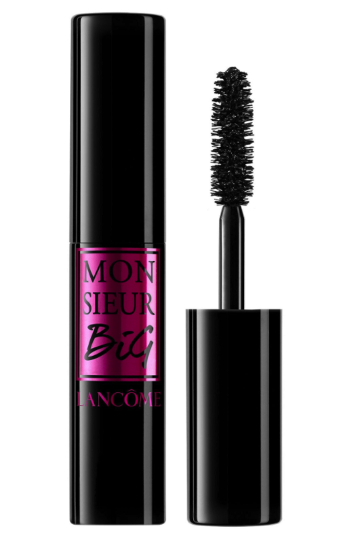 Lancôme Monsieur Big Mascara, 546 Kč

Proč jí milujeme: 

Baví nás nejen její jméno, ale i revoluční formule, která se ukrytá uvnitř. Řasenka umí řasy dokonale zvýraznit a prodloužit.
