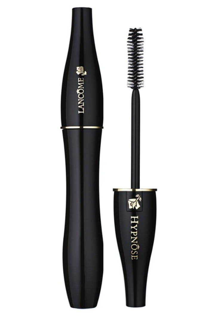 Lancôme Hypnôse Buildable Volume Mascara, 659 Kč

Proč ji milujeme:

Jedna vrstva je ideální pro denní použití. A díky druhé klidně budete moct vyrazit na party s nepřehlédnutelnými řasami.
