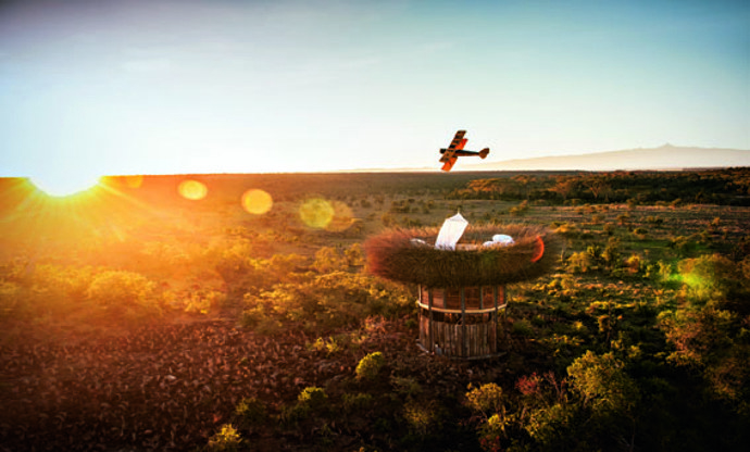 
	KEŇA


Eco resort Segera Retreat najdete v jedné z nejkrásnějších částí Keni, v Lakipii. Majitel Jochen Zeits tady vytvořil dokonalou kombinaci klidu, zábavy a luxusu. Služby stvořené na míru každému zákazníkovi, perfektní all-inclusive servis a naprosté soukromí. Jedinou společnost vám budou dělat zebry a sloni, které můžete pozorovat z terasy vaší soukromé vily. Součástí resortu je i Nay Palad Bird’s Nest – dřevěná věž připomínající ptačí hnízdo. Nachází se na břehu řeky uprostřed divoké přírody a můžete tu povečeřet nebo rovnou přespat. Větší romantiku už nezažijete!

www.segera.com

 
