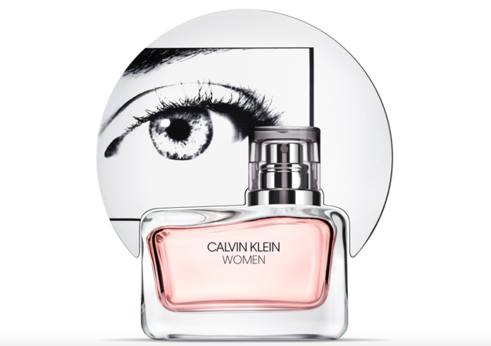 Calvin Klein Women

Nejnovější vůně od Calvin Klein skvěle kopíruje novou filozofii značky. Je sladší, je jemnější a je trošku více květinová. Přesto neztrácí na svém unisexovém duchu. Nám osobně se navíc moc líbí design lahvičky.

