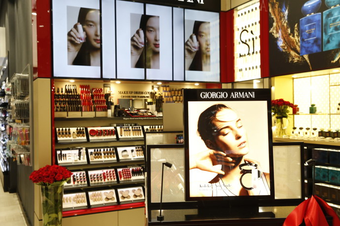 Kdo si nenechal ujít otevření nového stánku Giorgio Armani Beauty? 