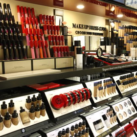 Kdo si nenechal ujít otevření nového stánku Giorgio Armani Beauty? Kdo si nenechal ujít otevření nového stánku Giorgio Armani Beauty?