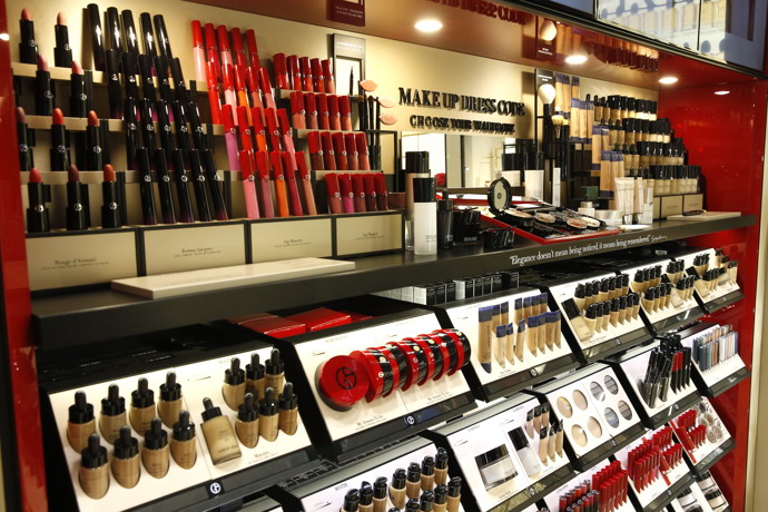 Kdo si nenechal ujít otevření nového stánku Giorgio Armani Beauty? 
