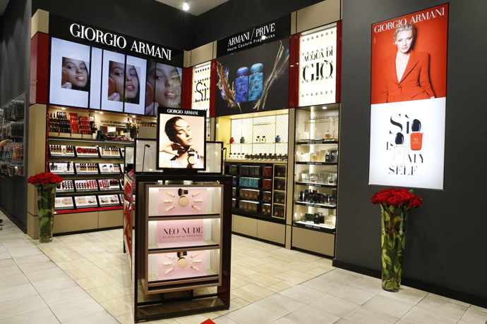 Kdo si nenechal ujít otevření nového stánku Giorgio Armani Beauty? 