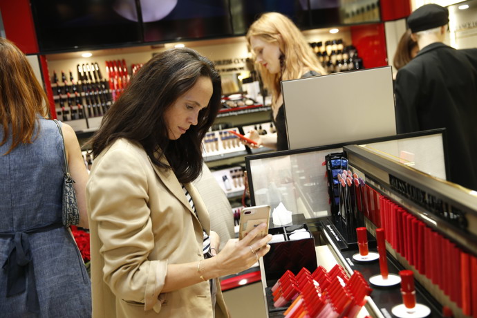 Kdo si nenechal ujít otevření nového stánku Giorgio Armani Beauty? 