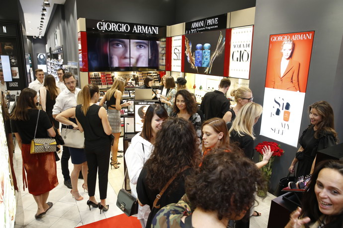 Kdo si nenechal ujít otevření nového stánku Giorgio Armani Beauty? 