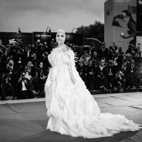šaty Valentino, premiéra na festivalu v Benátkách