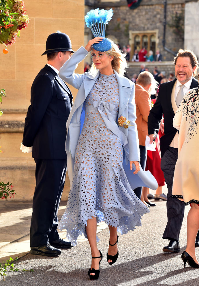 Poppy Delevingne

v šatech Oscar de la Renta a v kloboučku Victoria Grant
