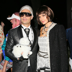 Ryan Seacrest and Shayna Taylor

jako Karl Lagerfeld a modelka z přehlídky Chanel
