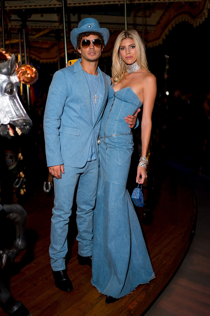 Jonathan Barbara a Devon Windsor

jako Britney Spears a Justin Timberlake
