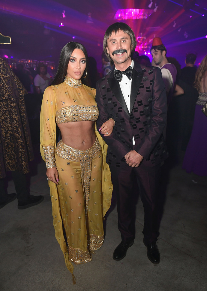 Kim Kardashian a Jonathan Cheban jako Sonny & Cher
Kim Kardashian a Jonathan Cheban jako Sonny & Cher