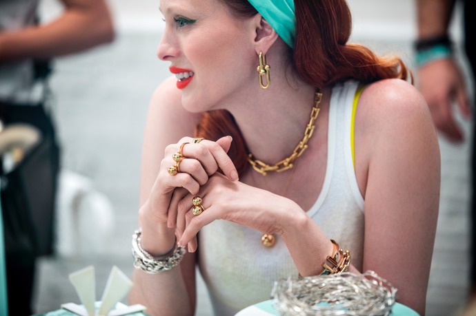 Podívejte se na celou vánoční kampaň Tiffany & Co.: