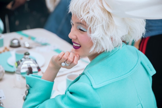 Podívejte se na celou vánoční kampaň Tiffany & Co.: