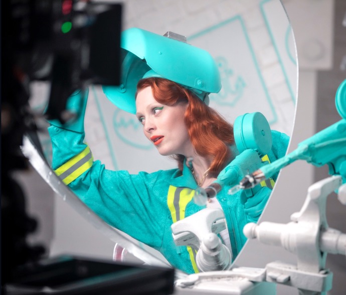 Podívejte se na celou vánoční kampaň Tiffany & Co.: