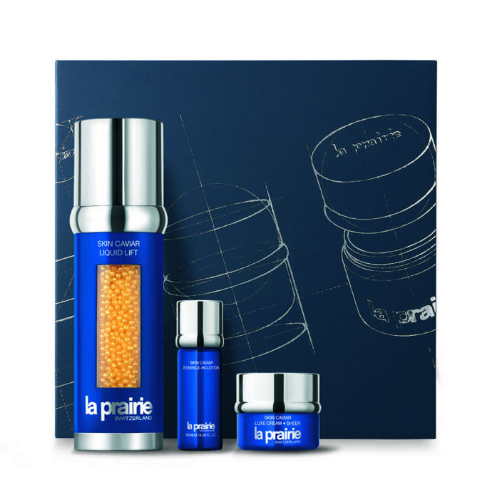 Švýcarský kosmetický klenot La Prairie je sázkou na jistotu. V jeho DNA najdete mix těch nejvzácnějších ingrediencí a nejnovějšch vědeckých poznatků. Vsaďte třeba na Caviar Ritual Kit, obsahuje sérum, mléko a krém. Dostupné od 1. 12. 2018 pouze v limitovaném množství.
Caviar Ritual Kit, La Prairie, 13 380 Kč
Švýcarský kosmetický klenot La Prairie je sázkou na jistotu. V jeho DNA najdete mix těch nejvzácnějších ingrediencí a nejnovějšch vědeckých poznatků. Vsaďte třeba na Caviar Ritual Kit, obsahuje sérum, mléko a krém. Dostupné od 1. 12. 2018 pouze v limitovaném množství.
Caviar Ritual Kit, La Prairie, 13 380 Kč