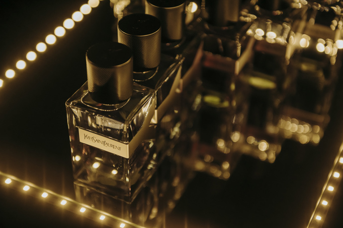 Užijte si atmosféru YSL Beauty Clubu spolu s ELLE:  