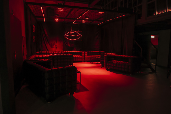 Užijte si atmosféru YSL Beauty Clubu spolu s ELLE:  
