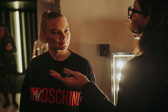Užijte si atmosféru YSL Beauty Clubu spolu s ELLE:  