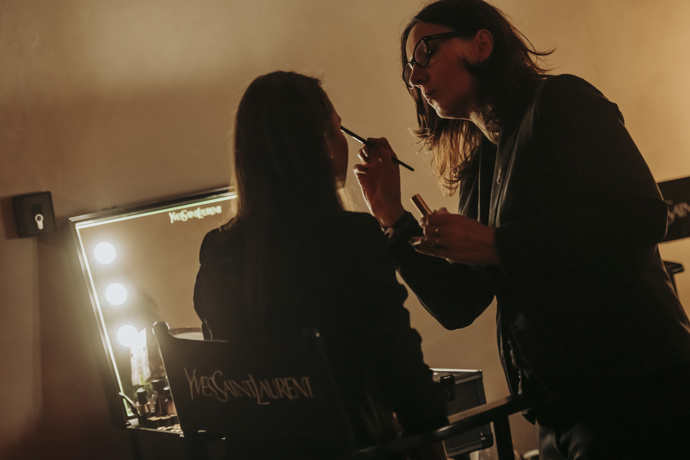 Užijte si atmosféru YSL Beauty Clubu spolu s ELLE:  