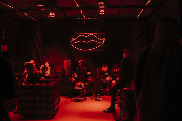 Užijte si atmosféru YSL Beauty Clubu spolu s ELLE:  
