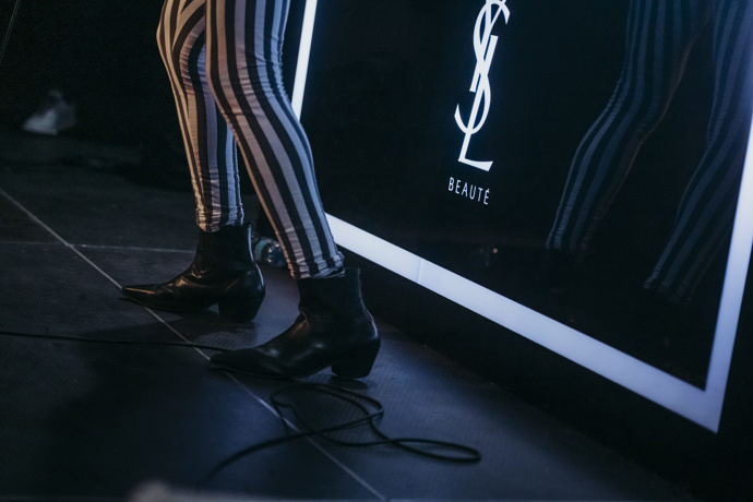 Užijte si atmosféru YSL Beauty Clubu spolu s ELLE:  