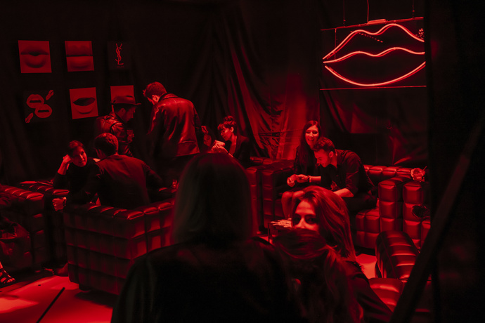 Užijte si atmosféru YSL Beauty Clubu spolu s ELLE:  
