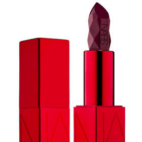 Nars Spiked Audacious Lipstick, odstín Red Climax, 890 Kč
