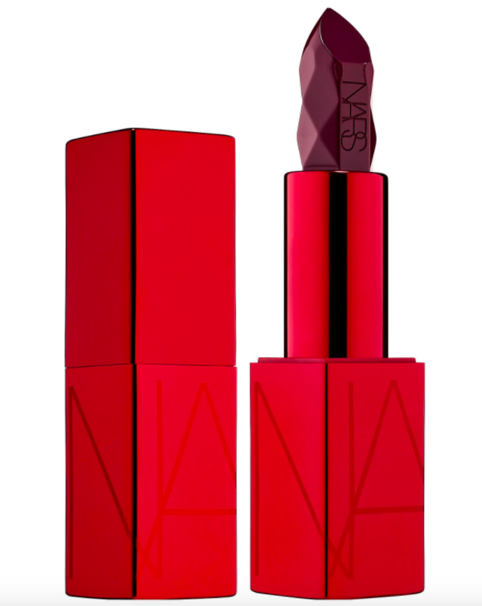 Nars Spiked Audacious Lipstick, odstín Red Climax, 890 Kč
Nars Spiked Audacious Lipstick, odstín Red Climax, 890 Kč