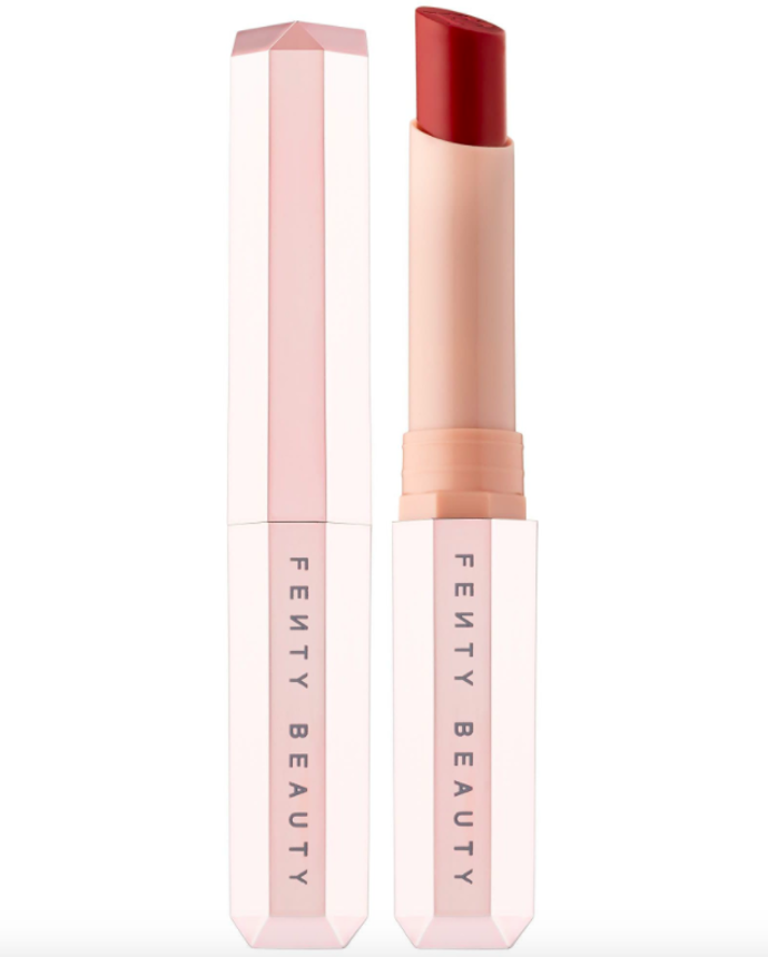Fenty Beauty by Rihanna Mattemoiselle Plush Matte Lipstick odstín Freckle Fiesta, 470 Kč
Fenty Beauty by Rihanna Mattemoiselle Plush Matte Lipstick odstín Freckle Fiesta, 470 Kč
