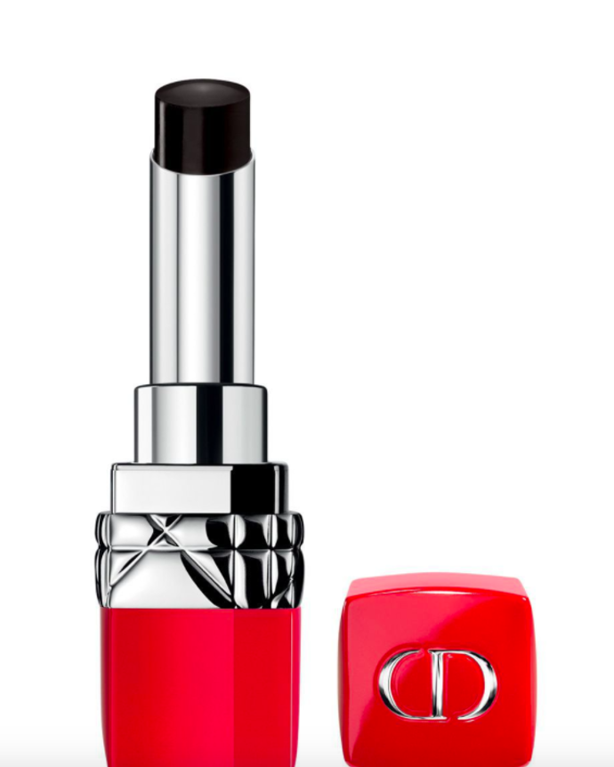 Dior Rouge Dior Ultra Rouge Lipstick, odstín Ultra Night, 1070 Kč
Dior Rouge Dior Ultra Rouge Lipstick, odstín Ultra Night, 1070 Kč