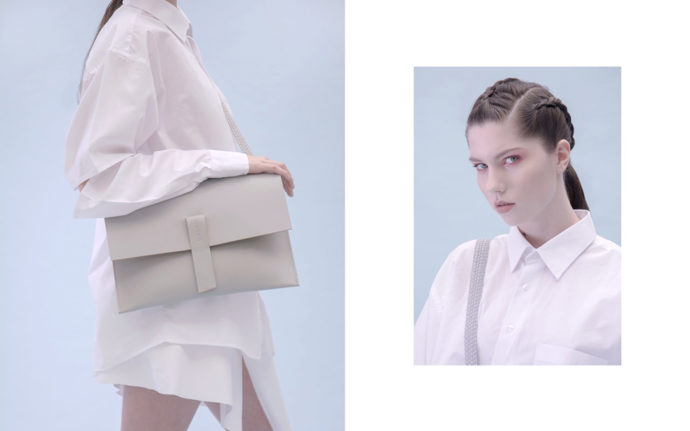 Kabelka Crossbody PBG Studio, 4950 Kč

Pro módní nadšence, kteří mají všechno a navíc jsou extrémně nároční a ke každému dárku musíte rovnou přibalit i účtenku (Rachel efekt!) pořiďte kableku od PBG studio. Kabelky navíc vydrží hodně dlouho stejně krásné, jaké jste je koupily a jejich minimalistický design vás nikdy neomrzí. 
