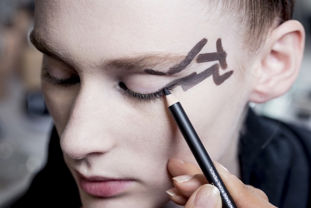 Nakoukněte do backstage módní přehlídky Dior Nakoukněte do backstage módní přehlídky Dior