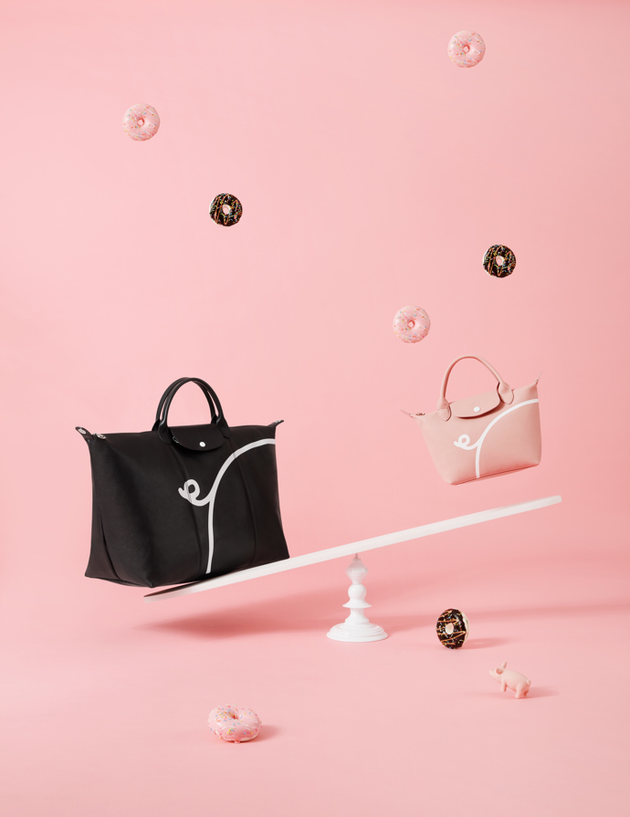 Nová limitovaná kolekce Longchamp nás baví. V galerii najdete hned několik důvodů, proč.