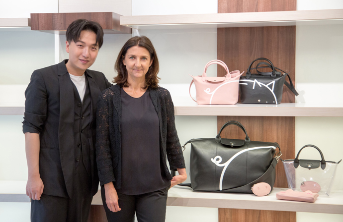 Nová limitovaná kolekce Longchamp nás baví. V galerii najdete hned několik důvodů, proč.