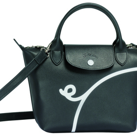 Nová limitovaná kolekce Longchamp nás baví. V galerii najdete hned několik důvodů, proč. Nová limitovaná kolekce Longchamp nás baví. V galerii najdete hned několik důvodů, proč.