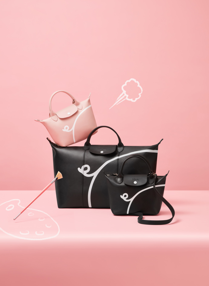 Nová limitovaná kolekce Longchamp nás baví. V galerii najdete hned několik důvodů, proč.