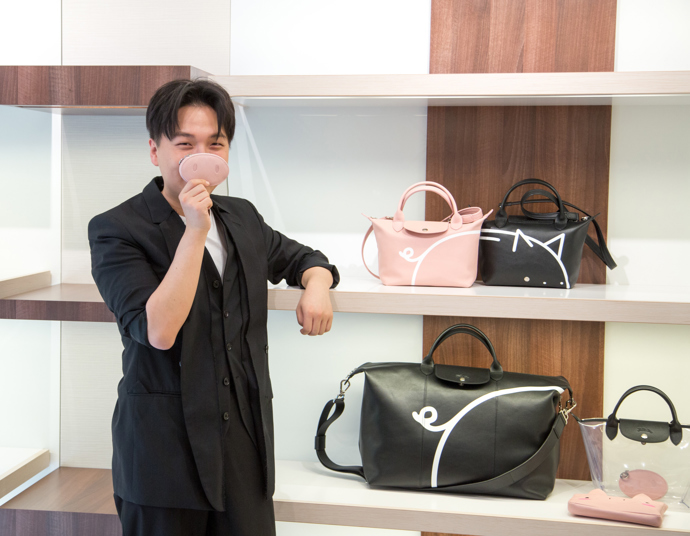 Nová limitovaná kolekce Longchamp nás baví. V galerii najdete hned několik důvodů, proč.