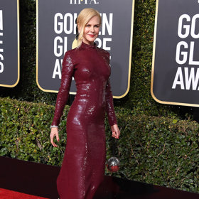 Nicole Kidman v šatech Michael Kors Collection a špercích Jennifer Behr
