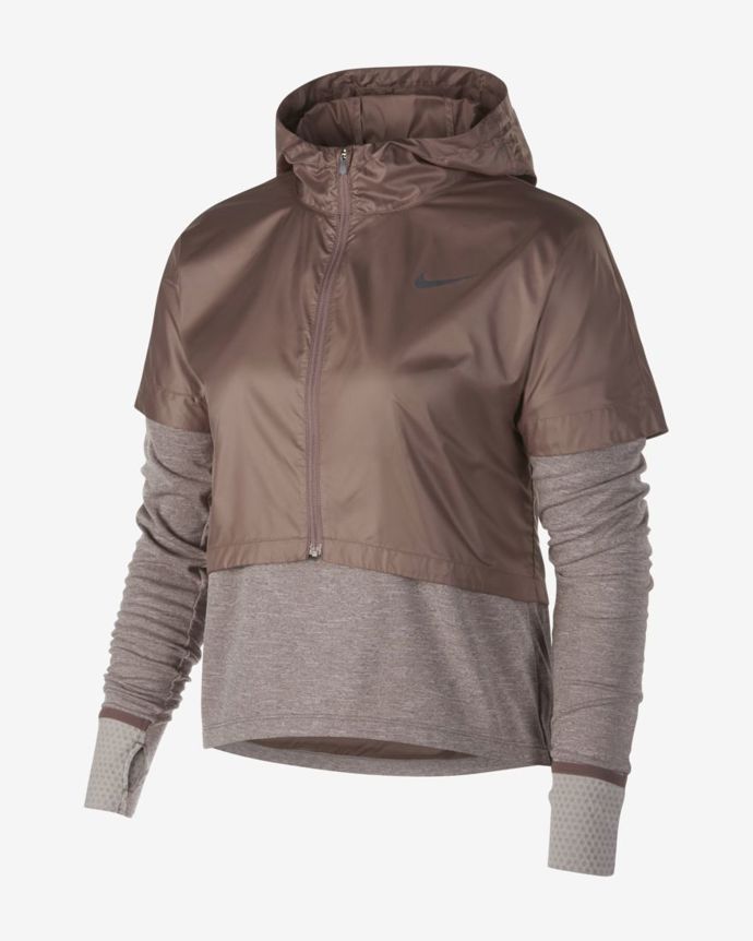 běžecký top, Nike, 3250 Kč
