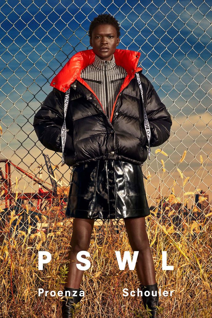 Proenza Schouler

Modelka: Eniola Abioro

Fotograf: Ethan James Green
