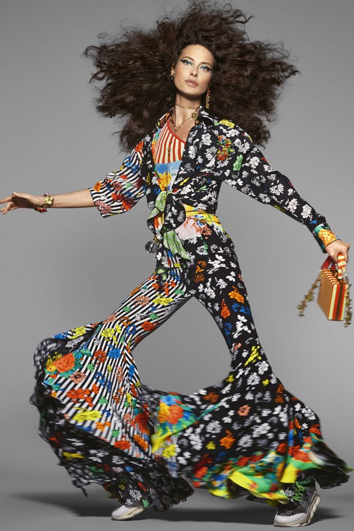 Versace

Modelka: Shalom Harlow

Fotograf: Steven Meisel
