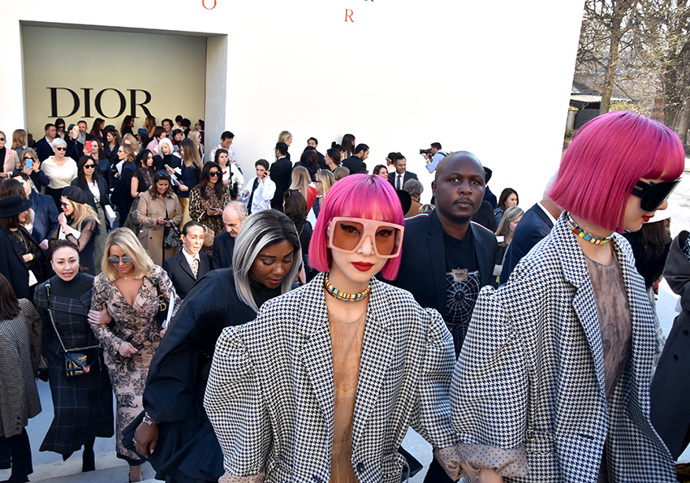 Street style po přehlídce Dior:
