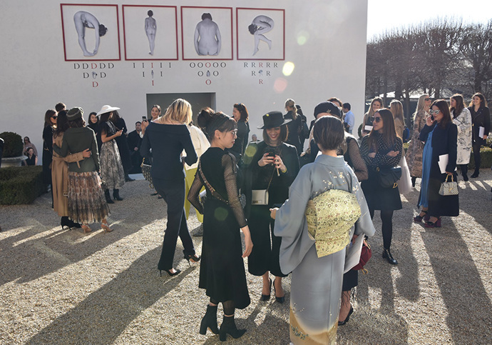 Street style po přehlídce Dior: