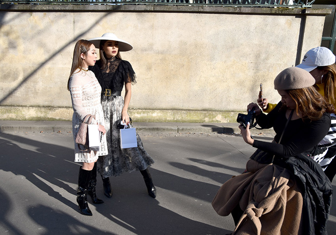 Street style po přehlídce Dior: