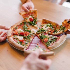 Stůl pro dva nebo pro deset? V restauraci Mama žádný problém: Stůl pro dva nebo pro deset? V restauraci Mama žádný problém: