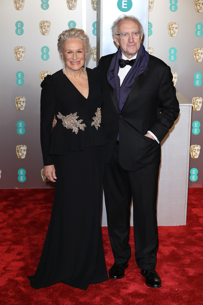 Glenn Close a Jonathan Pryce
